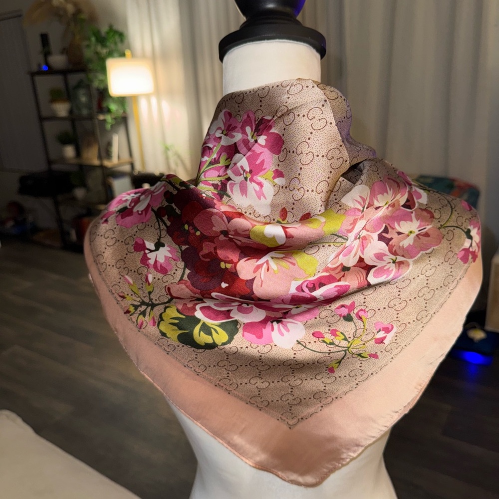 Gucci Beige and Pink Floral Silk Square Scarf - Picture 3 of 9
